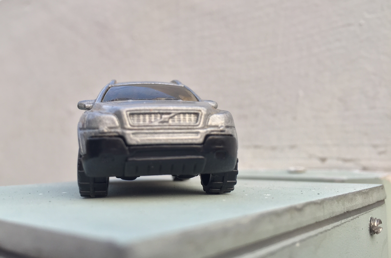 No headlight tampos or Volvo badge...